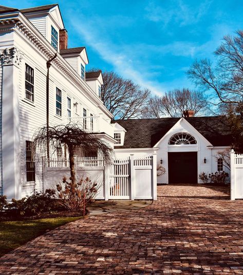 new england ramblings on Instagram: “On Fisher Hill in Brookline, 1896 architects were Ball and Dabney. This great federal revival house and carriage house have just recently…” New England Carriage House, Federal Style House, Colonial Exterior, Carriage House, Detached Garage, Style House, New England, Architects, Boston