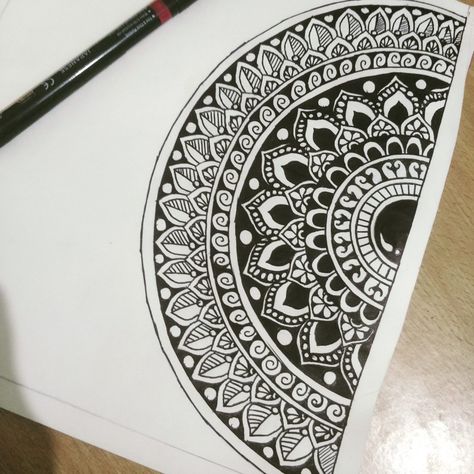 Mandala Cover Page, Mandala Therapy, Drawing Ideas Easy For Teens, Drawing Mandalas, Kalamkari Art, Mandala Arts, Mandala Sketch, Mandala Book, Pencil Drawing Images