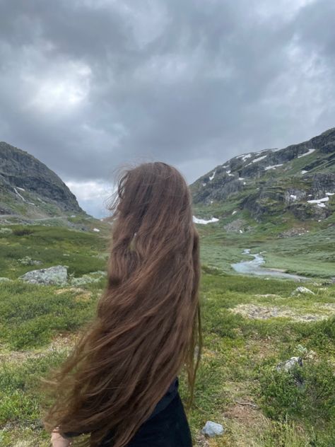 Long hair aesthetic, ootd, outfit inspo, pose, hairstyle, mountain, girl, brown hair, dark blonde, black outfit, long hairstyles, layers, long hair layers, spring hair, summer hair, beauty, fashion, ethereal, fairy, dreamy, selfie, photo ideas, inspiration, vision board, that girl, nature, goblincore, nordic, art Long Straight Brown Hair Aesthetic, Mousy Brown Hair Aesthetic, Long Mousy Brown Hair, Long Ethereal Hair, Long Brown Hair Aesthetic Faceless, Moody Hair Aesthetic, Long Brunette Hair Aesthetic, Soft Beauty Aesthetic, Light Brown Hair Outfits