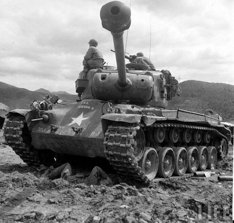 Pershing Tank, Crusader Tank, M26 Pershing, American Tank, Tank Armor, Military Armor, Ww2 Tanks, Military Pictures, Harbin