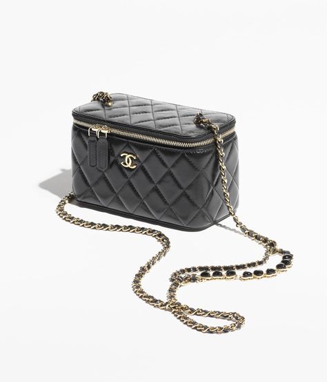 Chanel Clutch With Chain, Chanel Clutch, Moda Chanel, Chanel Watch, Mode Chanel, Chanel Store, Jewelry Advice, Eyewear Shop, Fashion Chanel