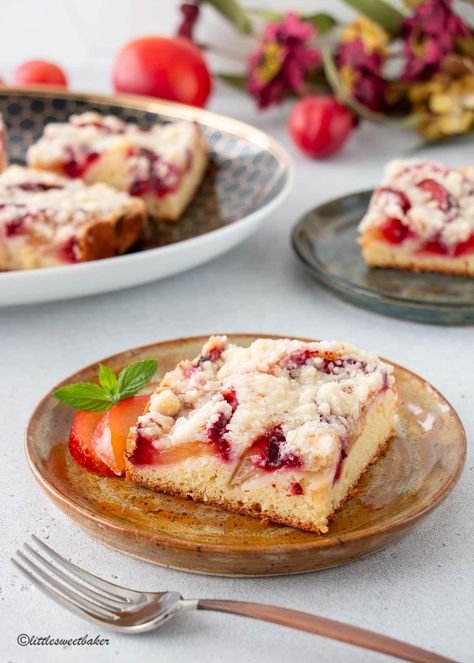 This German plum cake is perfectly rich and buttery. It has a thick layer of tender, juicy plums and is topped with a delicate, sweet streusel. This quick and easy version is made without yeast, but it looks and tastes just the same! Potluck Deserts, German Plum Cake, Plum Recipes, Afternoon Tea Recipes, Foreign Food, Plum Cake, Big Cakes, Sweet Treats Recipes, Best Cake Recipes