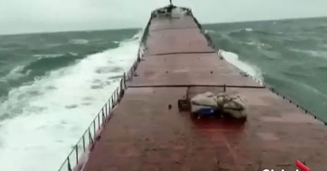 21 Optical Illusions That Freaked People Out. - Gallery Cruise Ship Pictures, Tanker Ship, Ship Breaking, Right In The Childhood, Huge Waves, Cargo Ship, Breaking In, Lake Pictures, Cargo Shipping