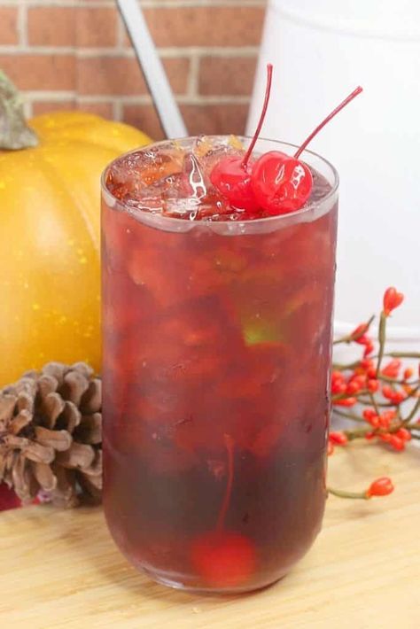 Enjoy a delicious Cran Apple Long Island Iced Tea. A twist on the classic drink, your favorite fall flavors really make this cocktail recipe the life of the party. Perfect to enjoy anytime, we especially like making this easy alcoholic drink recipe by the pitcher for Thanksgiving. Thanksgiving Drinks Non Alcoholic, Long Island Iced Tea Recipe, Thanksgiving Recipes Drinks, Apple Vodka, Easy Alcoholic Drinks, Candy Cocktails, Best Drinks, Fall Cocktails Recipes, Cranberry Cocktail