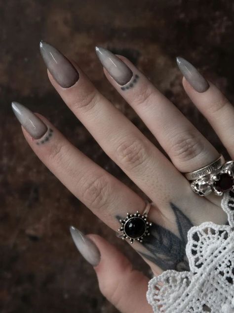 Grey Gothic Nails, Vampire Nails Gothic Aesthetic, Simple Witchy Nail Designs, Gothic Nails Aesthetic, Dark Style Nails, Gothic Style Nails, Witch Nails Aesthetic, Nail Gothic Ideas, Nails Inspiration Goth