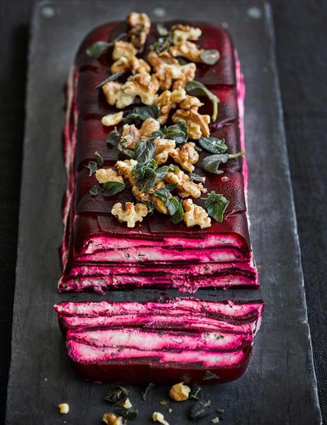 Cheese Terrine, Vegetable Terrine, Vegetarian Dinner Party, Terrine Recipe, Plats Ramadan, Pudding Chia, Dinner Party Dishes, Meat Free, Vegetarian Dishes