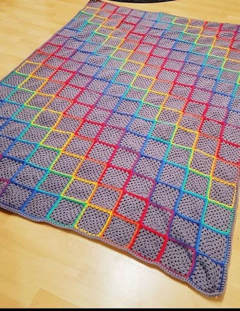 Rainbow Granny Square Blanket, Rainbow Granny Square, Famous Photographs, Rainbow Border, Plaid Crochet, Granny Square Crochet Patterns Free, Crochet Stitches Guide, Crocheted Blanket, Crochet Stitches For Blankets