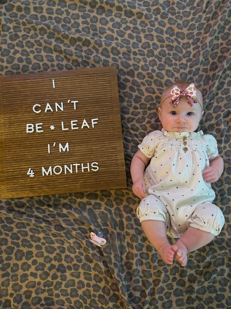 4 month letterboard monthly milestone baby photo 4 Month Milestones Photo Ideas, 9 Month Baby Photoshoot Ideas At Home, 7 Month Milestones, Month Milestones, Milestone Ideas, 7th Month, 4 Month Baby, Picture Table, Tiny Toys