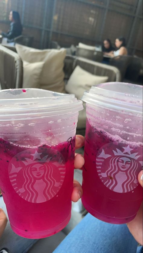 Dragonfruit Drink, Mango Dragonfruit Lemonade, Dragonfruit Lemonade, Mango Dragonfruit Refresher, Dragonfruit Refresher, Aesthetic Starbucks, Drink Starbucks, Starbucks Aesthetic, Aesthetic Clean Girl