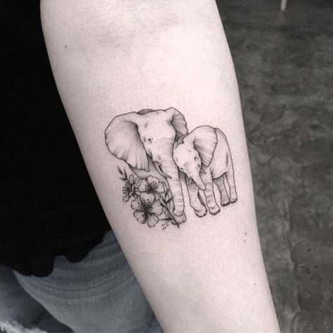 Mama Tattoos, Elephant Family Tattoo, Baby Elephant Tattoo, Cute Elephant Tattoo, Tatoo 3d, Elephant Tattoo Design, Mommy Tattoos, Inspiration Tattoos, Mother Tattoos