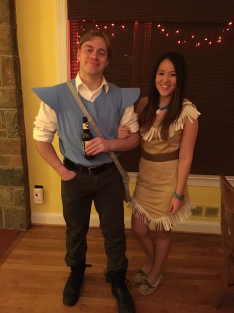 DIY Pocahontas & John Smith Costume #diy #pocahontas #johnsmith John Smith Costume, Diy Pocahontas, Pocahontas Halloween Costume, Easy Diy Couples Costumes, Pocahontas John Smith, Couples Costumes For Halloween, Teen Costumes, Costumes Homemade, Adult Mermaid Costume