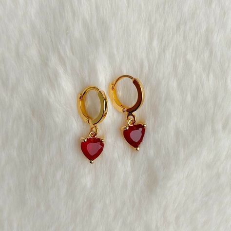 Piercings Earrings, Descendants Dr, Outfit Options, Pretty Pins, Emma Chamberlain, Jewelry Accessories Ideas, Baby Jewelry, Dope Jewelry, Jewelry Earring