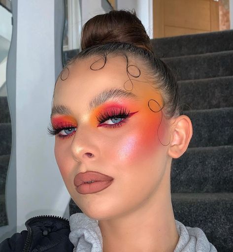 Sunset Makeup Looks, Orange Makeup Looks, Editorial Makeup Looks, 15 Makeup Looks, Euphoria Makeup Looks, Sunset Eyeshadow, Scarecrow Makeup, Sunset Makeup, Plouise Makeup