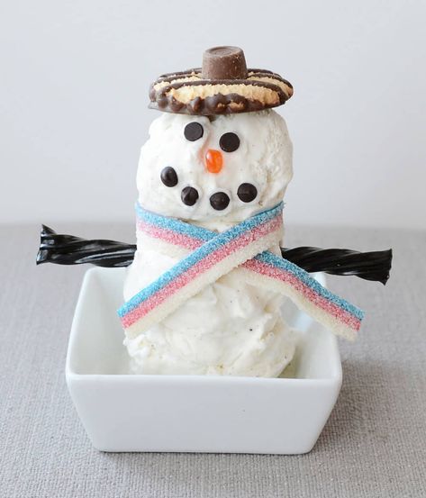 Edible Snow, Snowman Ice Cream, Winter Board, Easy Recipies, Winter Snack, Kindergarten Christmas, Crazy Food, Food Decorating, Ice Cream Sundaes