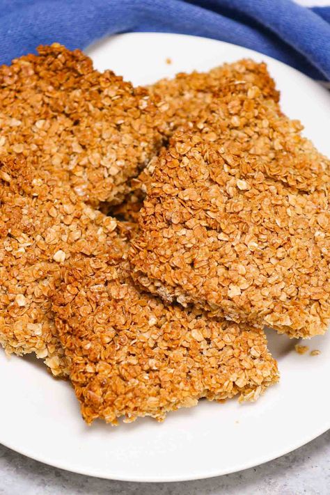 Traditional British Flapjacks are delicious bars of oats and golden syrup, baked until they’re lightly brown. Flapjacks are similar to granola bars and are made with simple, wholesome ingredients you probably already have on hand. British Flapjack, British Flapjack Recipe, Baking With Oats, Baked Oat Bars, Flapjack Recipe, Breakfast Meals, Oat Bars, Baked Oats, Quick Oats