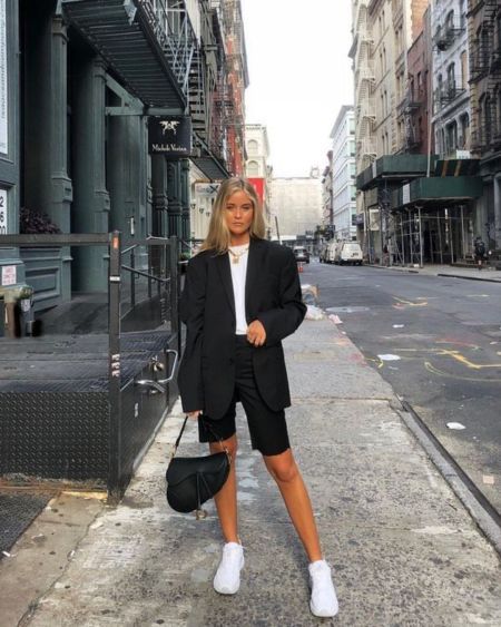 15 Summer Outfits To Inspire A Busy City Girl - Society19 UK Suits And Sneakers, Instagram Baddie, Fashion Blogger Outfit, Blogger Outfits, Fashion Blogger Style, Looks Street Style, Winter Vacation, Black Women Fashion, Mode Inspo