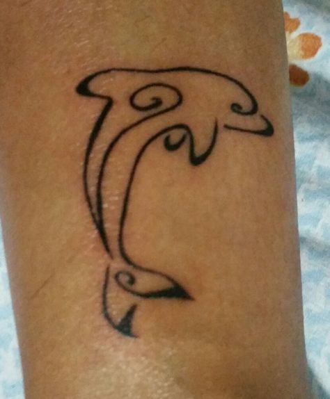 Dolphin Hawaiian Tattoo, Henna Designs Dolphin, Dolphin Henna Tattoo, Henna Designs Stingray, Dolphin Henna, Tattoo Dolphin, Summer Henna Designs, Henna Animals, Henna Motive