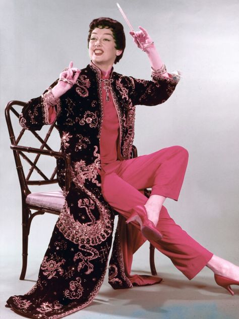 Rosalind Russell as Auntie Mame Orry Kelly, Auntie Mame, Iconic People, Rosalind Russell, Hollywood Costume, Orange Outfit, Movie Costumes, Classic Hollywood, Costume Design