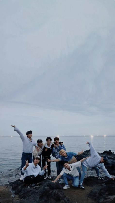 Stray Kids Wallpaper Group Picture, Funny Skz Wallpaper, Skz Group Photo Wallpaper, Skz Wallpaper Aesthetic Ot8, Stray Kids Ot8, Kids Background, K Wallpaper, Kids Groups, Summer Backgrounds