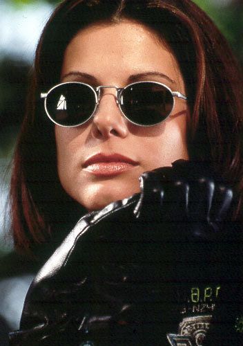 Sandra Bullock Demolition Man, Celebrity Sunglasses, Lisa Bonet, Sylvester Stallone, Trending Sunglasses, Sandra Bullock, Best Actress, Look At You, Round Sunglass Women