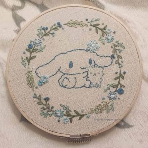 Embroidery On Clothes Diy, Kawaii Embroidery, Embroider Ideas, Clothes Embroidery, Clothes Embroidery Diy, Fleurs Diy, Diy Embroidery Designs, Embroidery Diy, Diy Embroidery Patterns