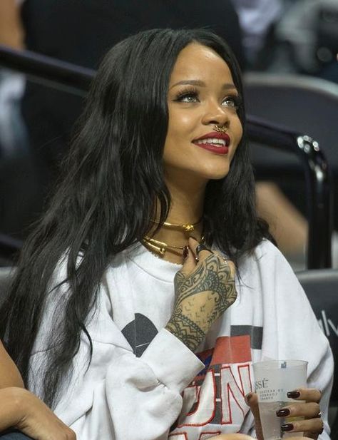 rihanna_long_hair Rihanna Looks, Rihanna Photos, Rihanna Riri, Rihanna Style, Bad Gal, Rihanna Fenty, Septum Piercing, Straight Human Hair, Long Style