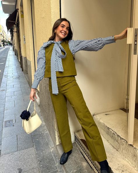 Ale Segura (@alexsegurasanz) • Fotos y vídeos de Instagram Corporate Outfits, Eclectic Fashion, Big Bows, Style Mistakes, Office Outfits, Look Chic, Outfits Casuales, Look Cool, Passion For Fashion