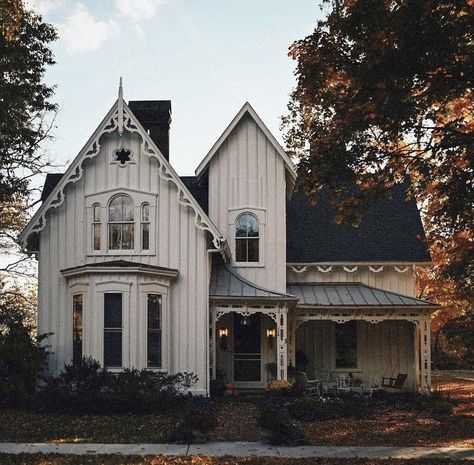 Vintage Gothic House Exterior, Southern Gothic Home Exterior, Southern Gothic House Interior, Gothic Home Exterior, Southern Gothic House, Gothic House Exterior, Gothic Revival House, Victorian Mansions, Gothic Revival