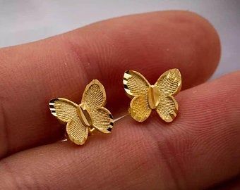 Butterfly Gold Earrings, Gold Butterfly Earrings, Antique Gold Bracelet, Small Earrings Gold, Unique Gold Jewelry Designs, Everyday Wear Jewelry, Classy Earrings, Gold Earrings Models, Butterfly Earrings Gold