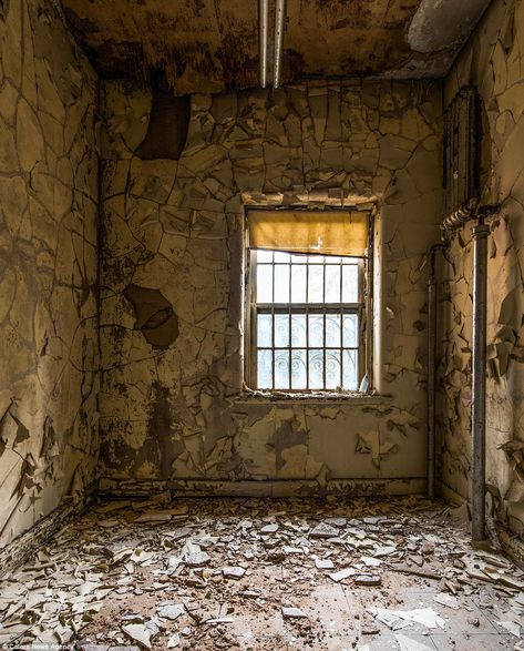 Peeling Wall, Haunted Images, Abandoned Prisons, Dc Monuments, Man Of La Mancha, Lunatic Asylum, Welding Shop, Old Hospital, Washington Monument