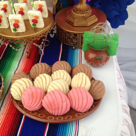 Rustic Mexican Party, Mexican Dessert Table Ideas, Mexican Snacks Table Party Ideas, Mexican Theme Dessert Table, Fiesta Dessert Table, Fiesta Mexicana Ideas, Mexican Birthday Party, Mexican Theme Baby Shower, Mexican Fiesta Birthday Party