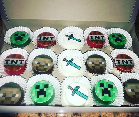 Minecraft Chocolate Covered Oreos, Minecraft Sweets, Minecraft Cake Pops, Minecraft Birthday Decorations, Minecraft Theme, Theme Cookies, Covered Oreos, Diy Treats, Minecraft Cake