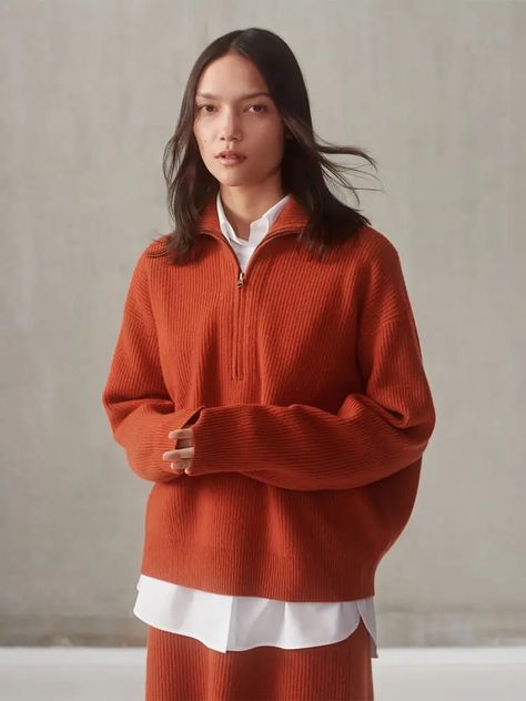 Lookbook | UNIQLO : C 2023 Fall/Winter Collection | UNIQLO Uniqlo Lookbook, Uniqlo Style, Clare Waight Keller, Uniqlo Tops, British Fashion Awards, Pleated Fabric, 2023 Collection, Oversized Style, Modern Fabric