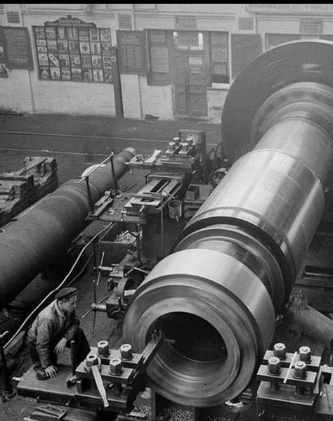 Metal Working Machines, October Revolution, Steam Engine Model, Machining Metal Projects, Industrial Engineering, Engineering Tools, Metal Lathe, Industrial Machinery, Industrial Machine