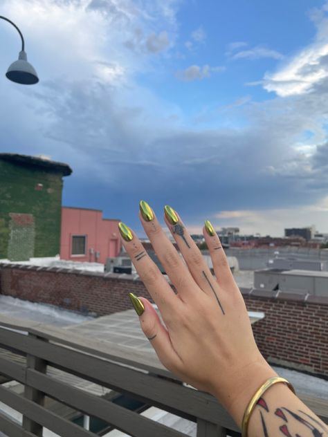 Yellow Green Chrome Nails, Light Green Metallic Nails, Beetle Chrome Nails, Chrome Nails Different Colors, Bright Green Chrome Nails, Metallic Green French Tip Nails, Peridot Nails Designs, Lime Chrome Nails, Multi Colored Chrome Nails