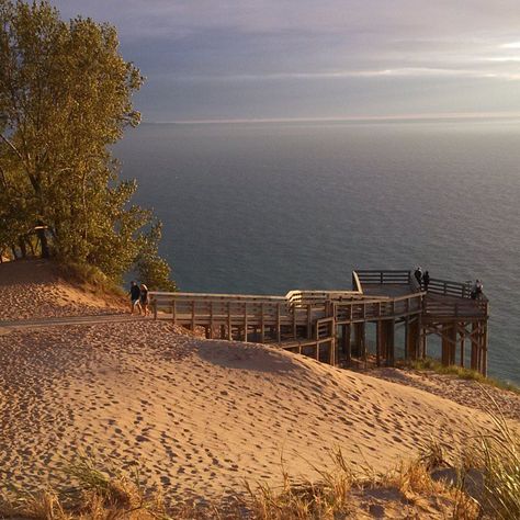 Sleeping Bear Dunes....love,  love e, love this place! Sleeping Bear Sand Dunes, Michigan Landscape, Miss Michigan, Travel Michigan, Michigan Vacations, Sleeping Bear, Midwest Living, Beautiful Scenes, Michigan Travel