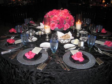 Elegant table setting with Black, Pink & Silver. Black And Silver Wedding Decorations, Wedding Table Decorations Pink, Black And Silver Wedding, Fuschia Wedding, Black Weddings, Silver Party Decorations, Silver Wedding Decorations, Bday Dinner, Fairy Room