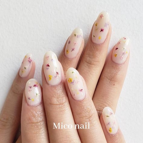 Milky Flower Bath Nails, Milk Bath Gel Nails, Jasmine Flower Nails, Milk Bath Flower Nails, Milk Flower Nails, Dainty Flower Nail Art, Milky Bath Nails, Milkbath Nails With Flowers, Milk Bath Nails Flowers