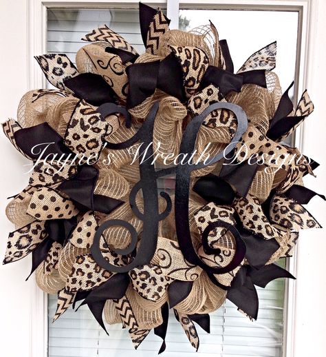 Different Wreath Ideas, Everday Wreath, Wreaths For Door, Ribbon Door Wreath, Dt Wreath Ideas, Deco Mesh Flower Wreath Diy, Door Hanger Wreath, Mesh Wreaths For Front Door, Ribbon Wreath Ideas