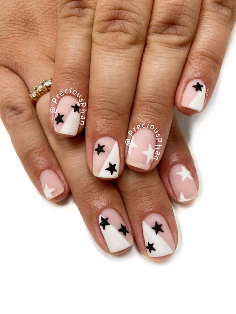 Star nails. #PreciousPhan Lightening Bolt Nail Design, Edgy Nail Designs, Fingernail Art, Black And White Stars, Edgy Nails, 4th Of July Nails, Blue Nail Designs, Striped Nails, July Nails