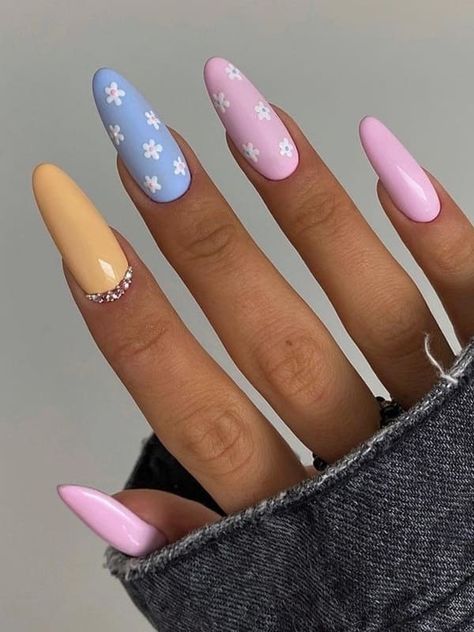 easter nail designs with pastel florals Easter Nails Easy, Easter Nail, Bunny Nails, Easter Nail Designs, Easter Nail Art, Floral Nail Designs, Glamour Nails, Spring Nail Art, Easter Nails