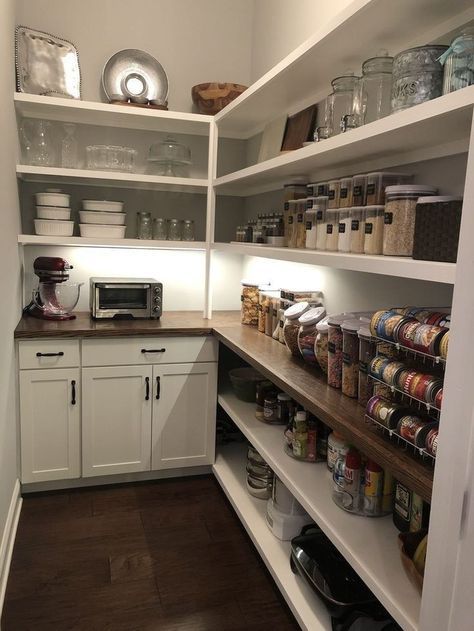 Desain Pantry Dapur, House Pantry, Organiser Cucina, Pantry Room, Organized Pantry, Pantry Remodel, Pantry Shelving, Desain Pantry, Kitchen Organization Pantry