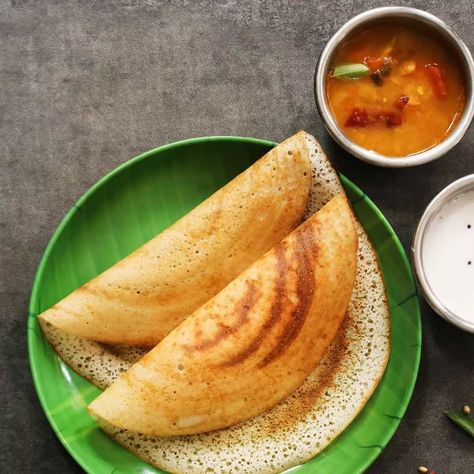 A crispy ghee roast Dosa with kerala Style sambarn interesting and unique way making the traditional crisp dosa with clarified butter toppings. when compared to the traditional plain dosa recipe, there isn’t much difference apart from the ghee toppings. the recipe of ghee roast is an ideal morning breakfast recipe which can be served with any simple chutney or any chutney pudi. Easy Indian Snacks, Plain Dosa, Healthy Indian Snacks, Ghee Roast, Dosa Batter, Morning Recipes Breakfast, Dosa Recipe, Food Crush, Indian Breakfast