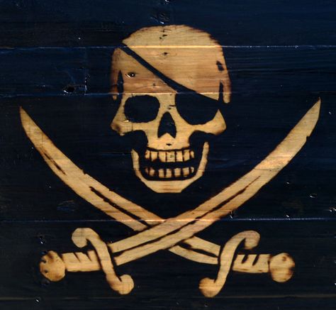 Pirates Flag, Pirate Skull And Crossbones, Pirate Design, Pallet Flag, Flag Diy, Kaptan Jack Sparrow, Pirate Tattoo, Pirates Life, ポップアート ポスター