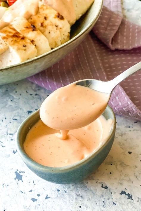 Easy to make with only a few ingredients. Spicy, tangy and creamy all together in one. Our homemade Sriracha Aioli will give you a burst of flavour not only in salads but also as a delicious dipping sauce. #sriracha #srirachadressing #srirachaaioli #saladdressing Pomegranate Molasses Dressing, Sushi Fillings, Parsnip Fries, Sushi Salad, Sriracha Aioli, Autumn Salad Recipes, Spicy Salad, Creamy Salad Dressing, Aioli Recipe