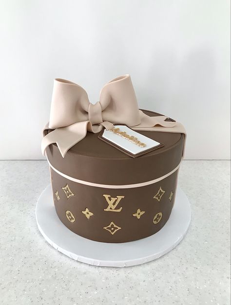 Christian Dior Cake, Dior Cake, Glamour Cake, Louis Vuitton Cake, Glam Birthday, 50th Cake, Elegant Birthday Cakes, Elegant Birthday, Saved Pins