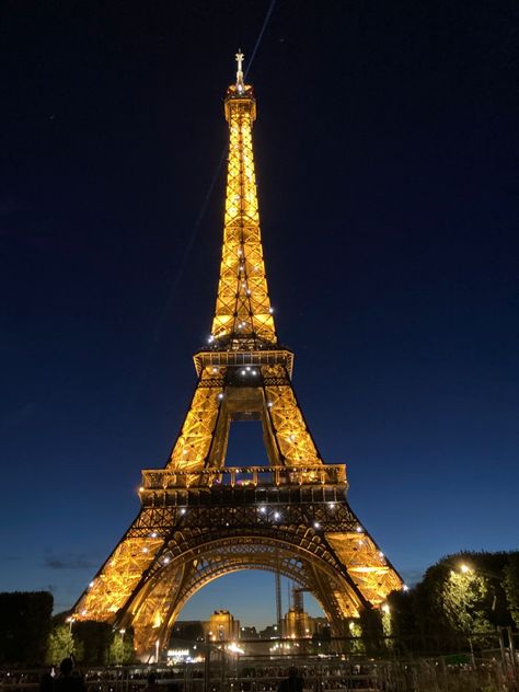 Eiffel Tower Night View, Eifell Tower Pictures, Paris Eiffel Tower At Night, Efile Tower, France Vibes, Eiffel Tower Night, Eiffel Tower At Night, Tower Light, Paris Wallpaper