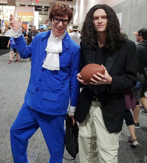 Austin Powers And Tommy Wiseau Bad Cosplay, Monster Hunter Cosplay, Tommy Wiseau, Gamora And Nebula, Geralt And Ciri, Halo Cosplay, Pet Detective, Killer Croc, Ace Ventura