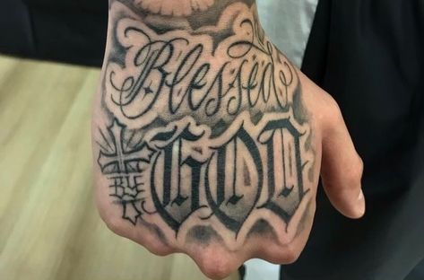 Respect Hand Tattoo, Scarface Hand Tattoo, Lettering Hand Tattoo, Word Hand Tattoos, Christian Tattoos Men, Scarface Tattoo, Herren Hand Tattoos, Blessed Tattoos, Hipster Tattoo