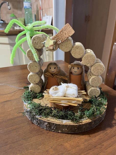 Creche Ideas, Nativity Diy, Jesus Crafts, Wine Cork Diy Crafts, Diy Nativity, Christmas Nativity Set, Homemade Home Decor, Christian Crafts, Wine Cork Crafts